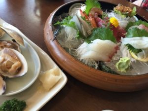 一山いけす・刺身盛り2人前と蛤の酒蒸し